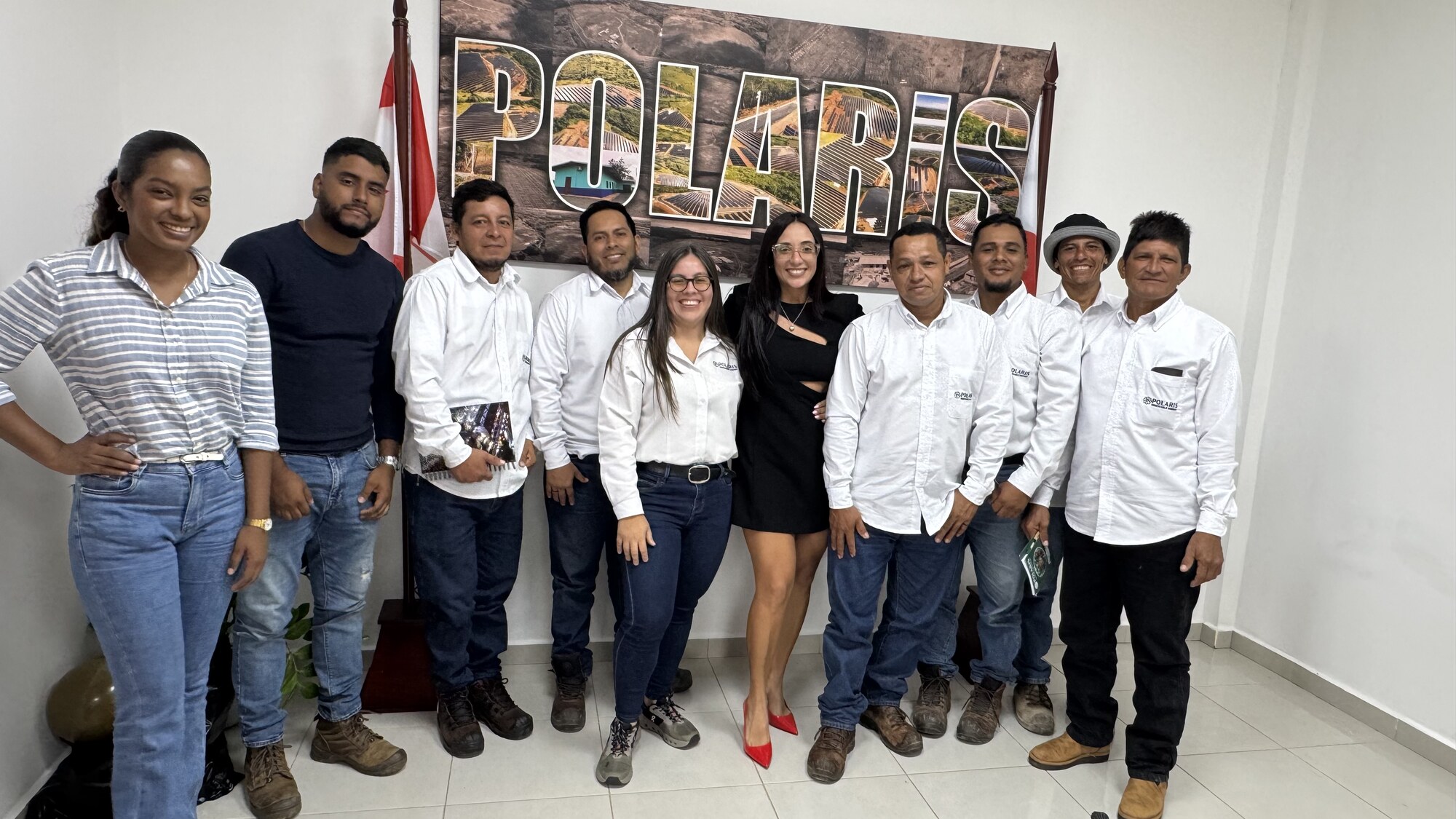 Equipo ejecutivo en sesión de consultoría